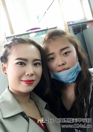 参加哈尔滨工业大学化妆实践